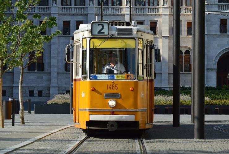 A po ulicach Poznania jeździ... vogue travelowy tramwaj :)